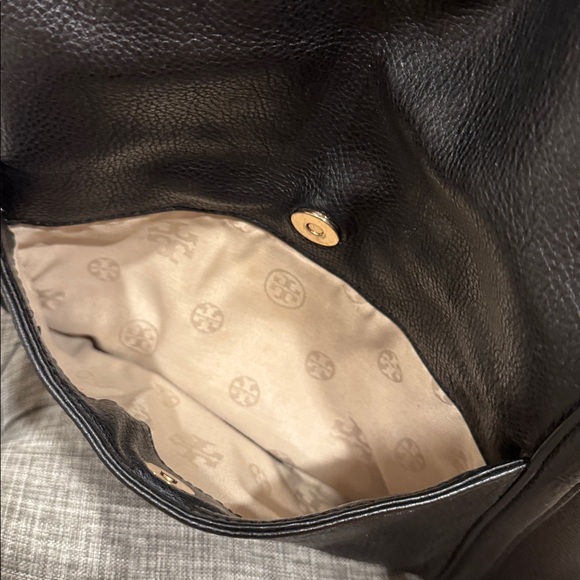 Tory Burch Crossbody Amanda Foldover Black Pebbled Leather Convertible Bag - Picture 12 of 17